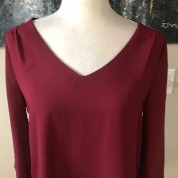 Lily White Burgundy Sheer Hi-Low Hem 3/4 Sleeve V-Neck Top-M - Picture 2 of 11